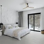 Whiteart Apartahotel 4*