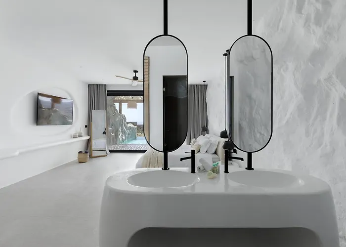 Whiteart Apartahotel 4*