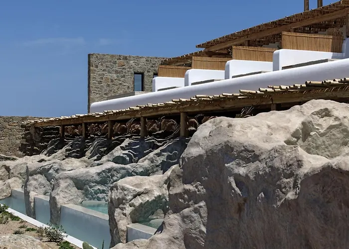 Whiteart Apartahotel 4*