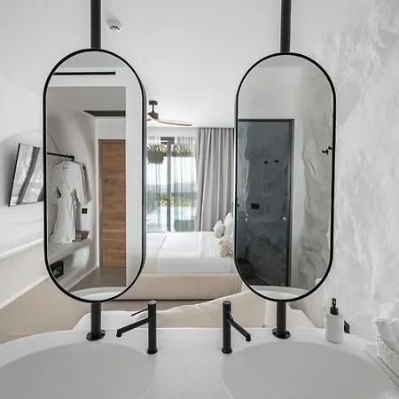 Whiteart Apartahotel 4*